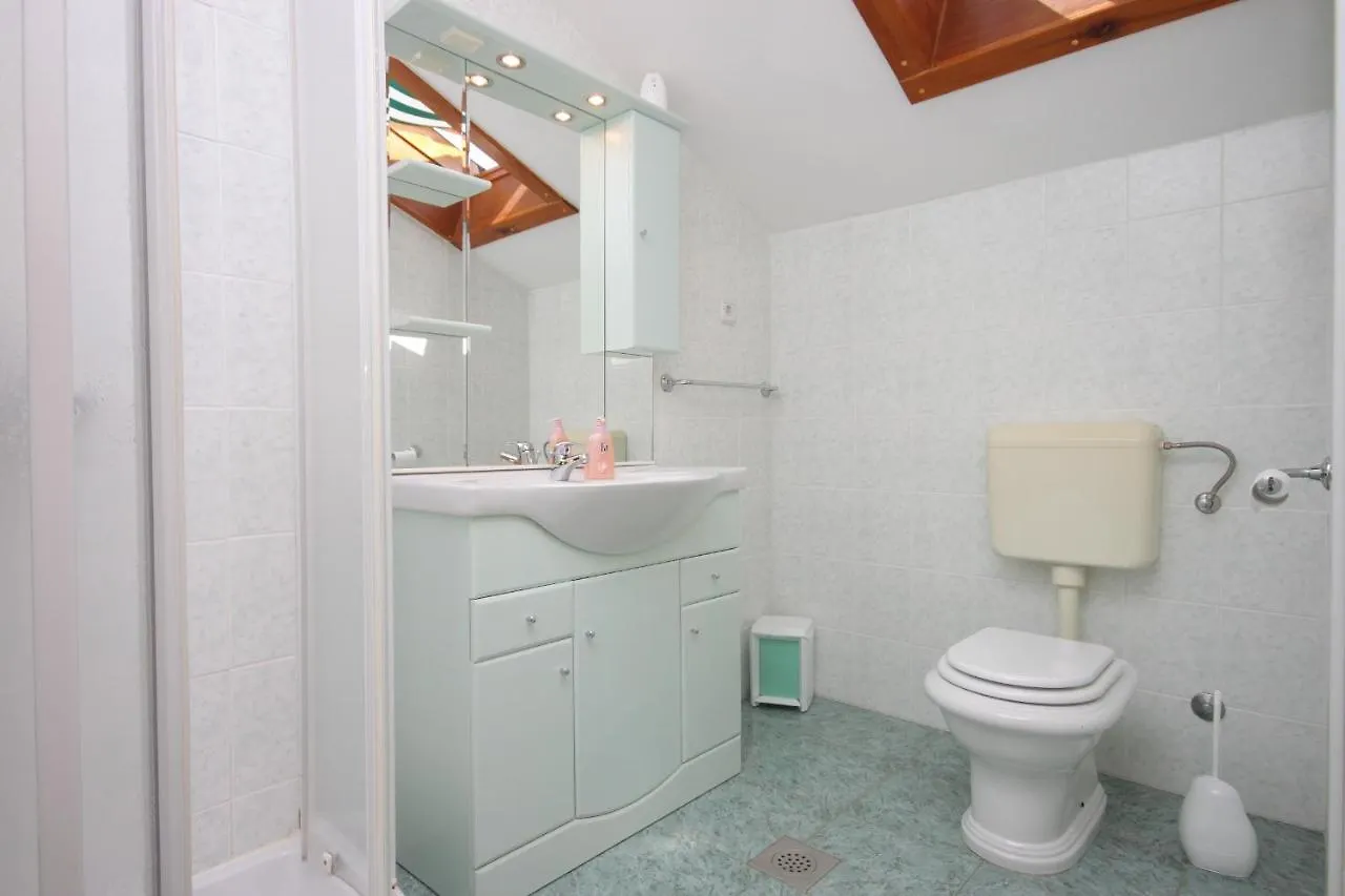 Gostinjska kuća Apartments And Rooms With Parking Space Bozava, Dugi Otok - 8100