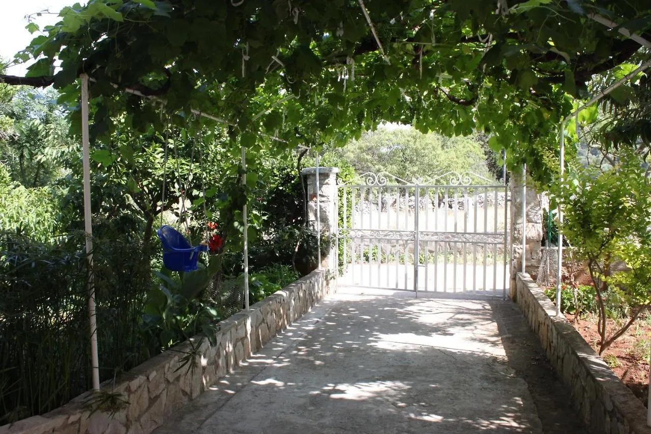 Apartments And Rooms With Parking Space Bozava, Dugi Otok - 8100 ゲストハウス